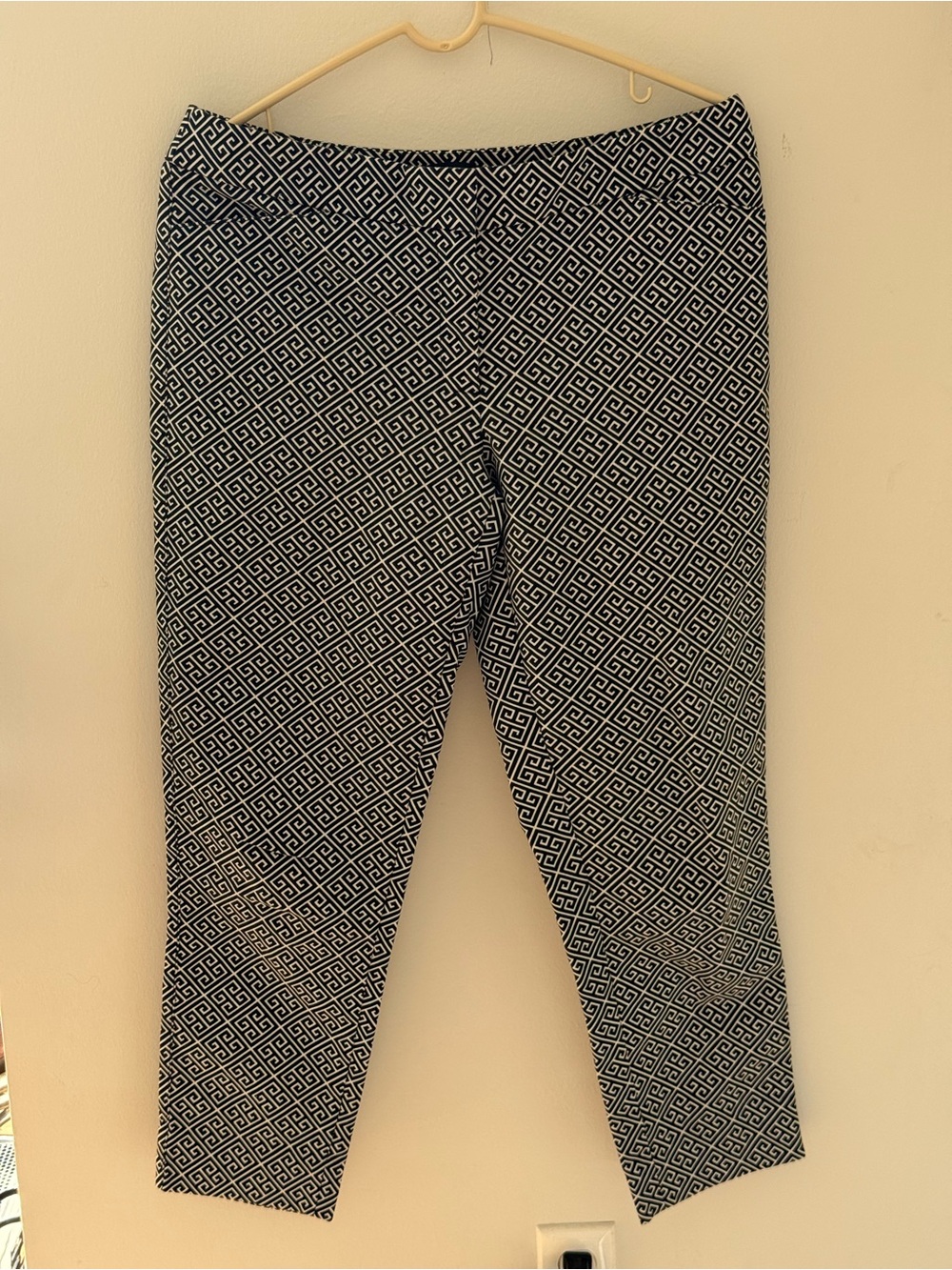White House Black Market Greek Key Geometric Slim Ankle Pants Black White 10